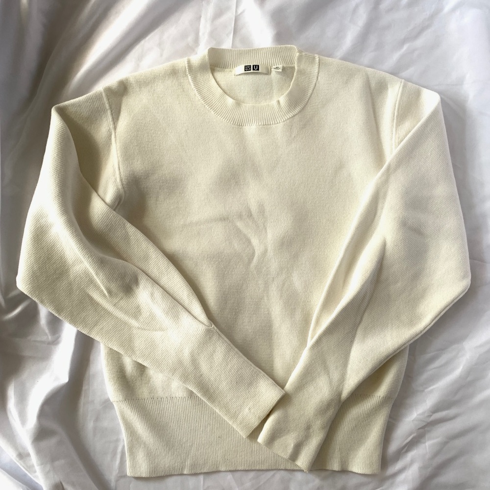 💟Uniqlo U 3D knit sweater